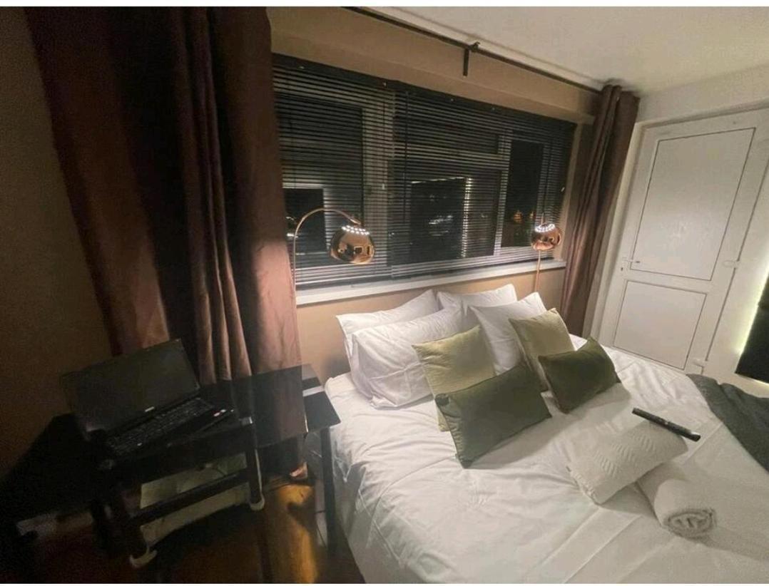 Апартаменти R3 Superking Sized Bed & 75" Tv On The Wall In Clapham Лондон Екстер'єр фото