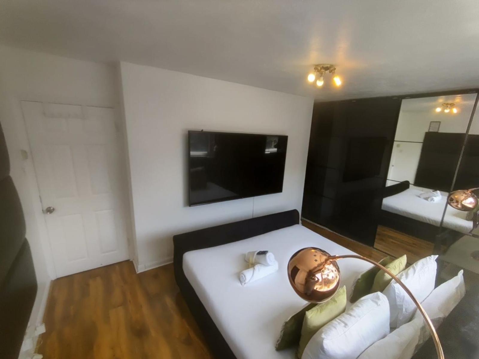 Апартаменти R3 Superking Sized Bed & 75" Tv On The Wall In Clapham Лондон Екстер'єр фото
