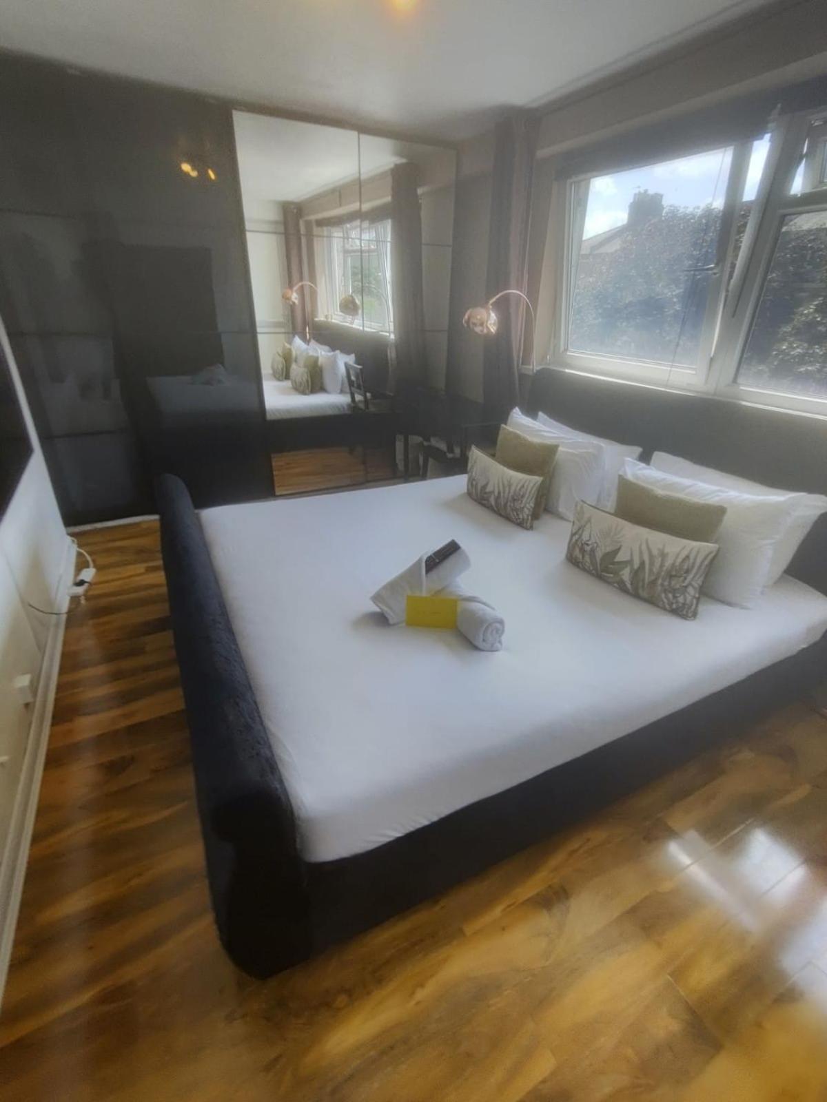 Апартаменти R3 Superking Sized Bed & 75" Tv On The Wall In Clapham Лондон Екстер'єр фото