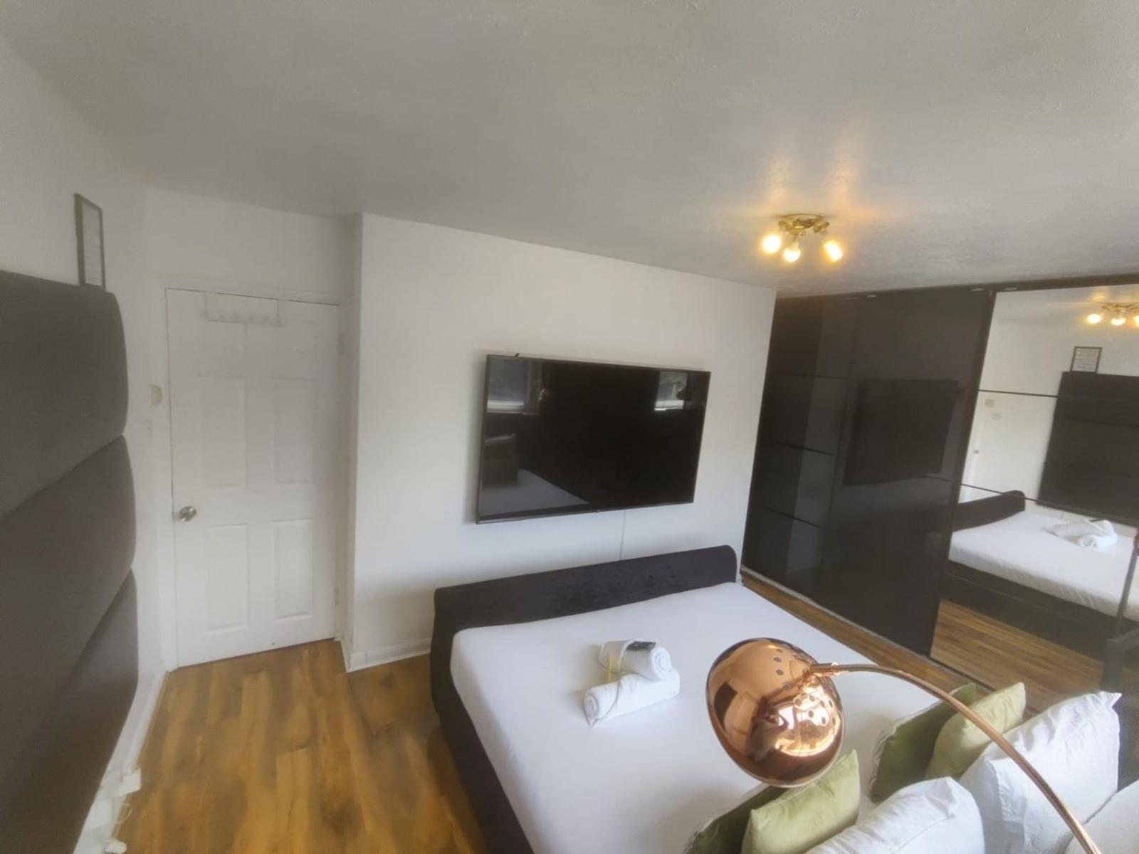 Апартаменти R3 Superking Sized Bed & 75" Tv On The Wall In Clapham Лондон Екстер'єр фото